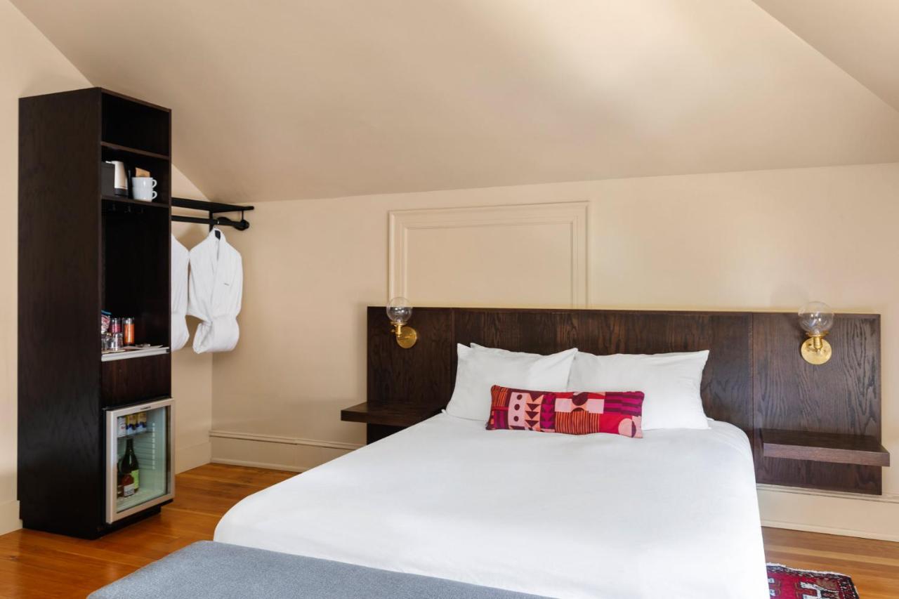 Standard Queen Room