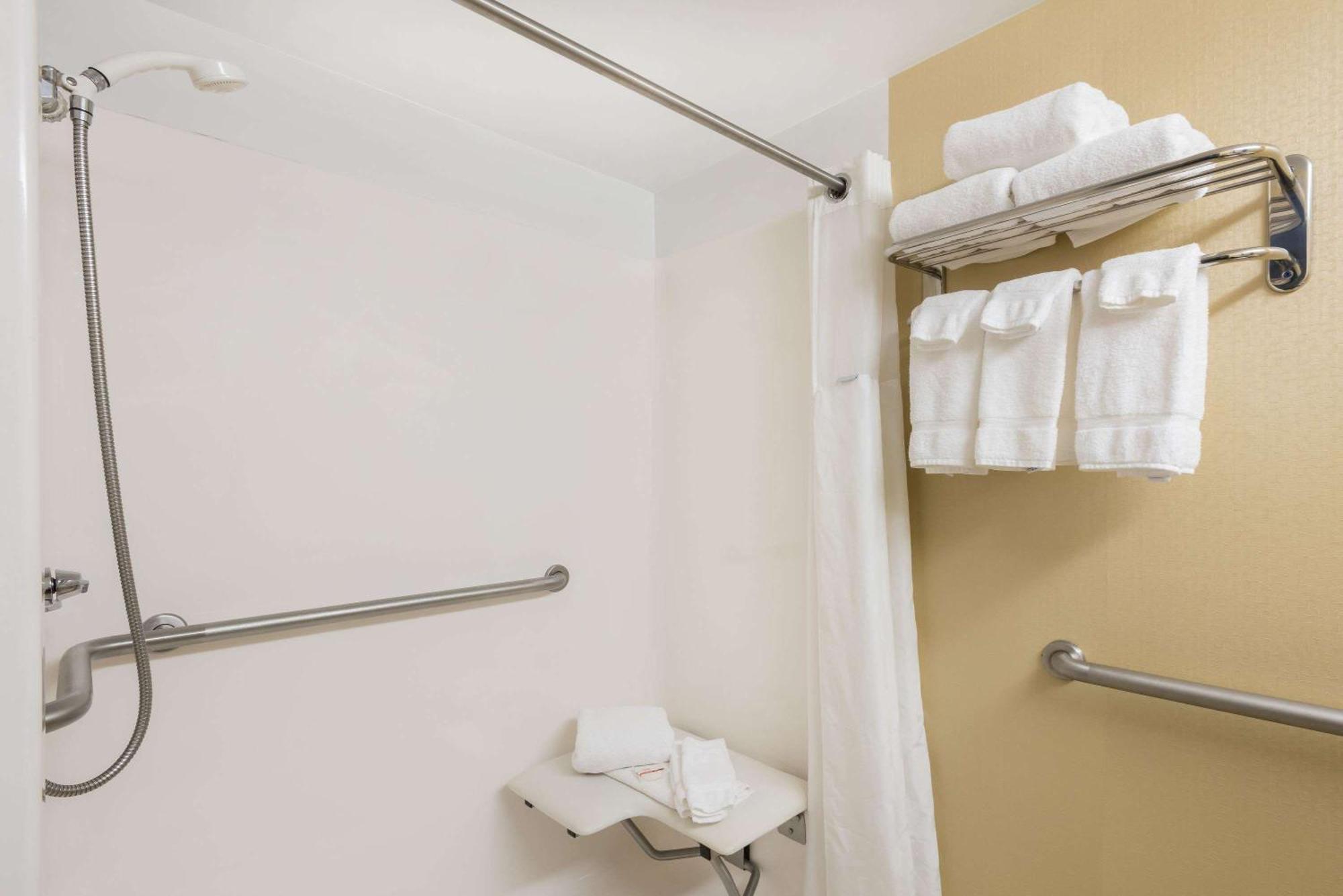 Double Room with Two Double Beds - Mobility Access/Non-Smoking