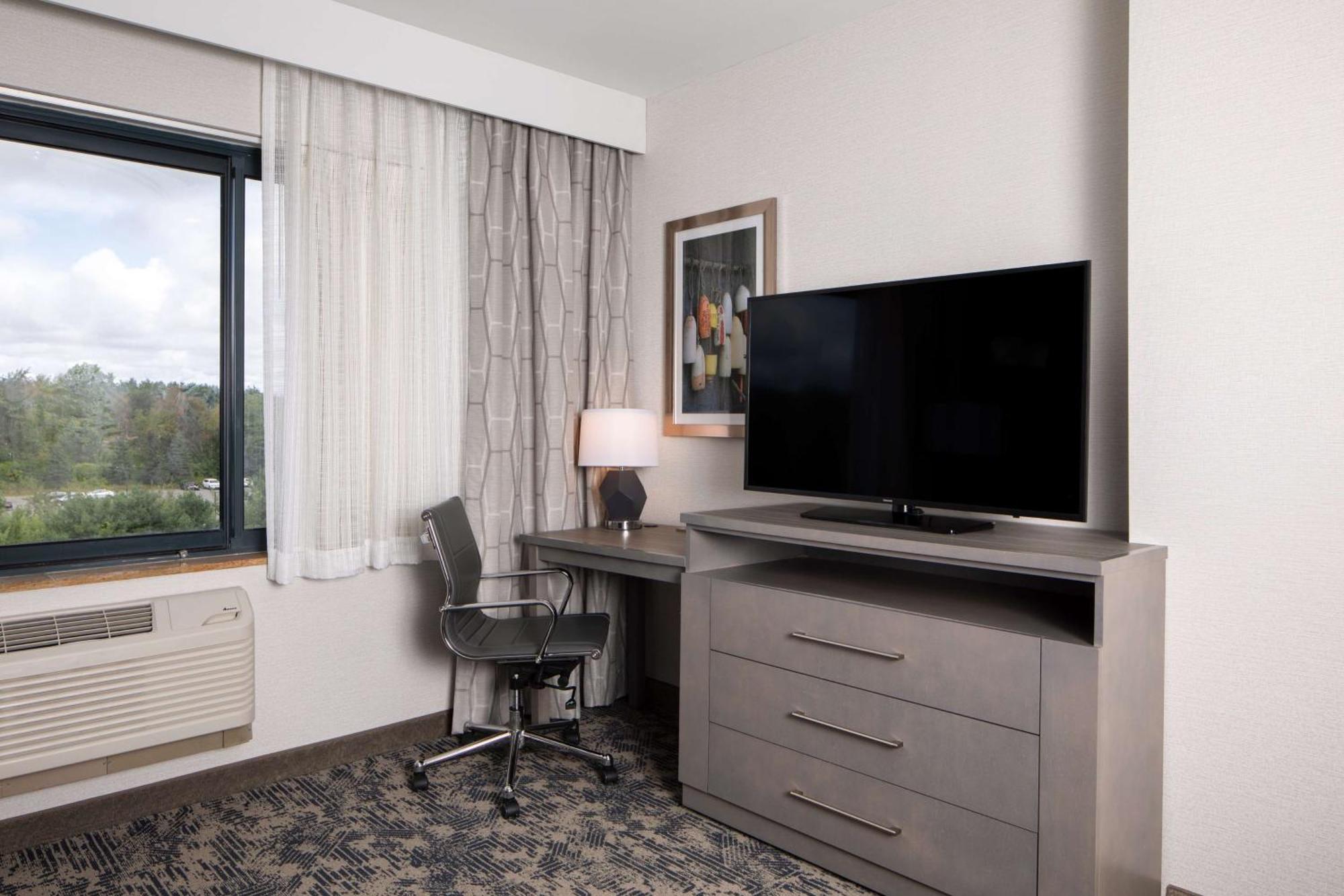 King Suite Airport View