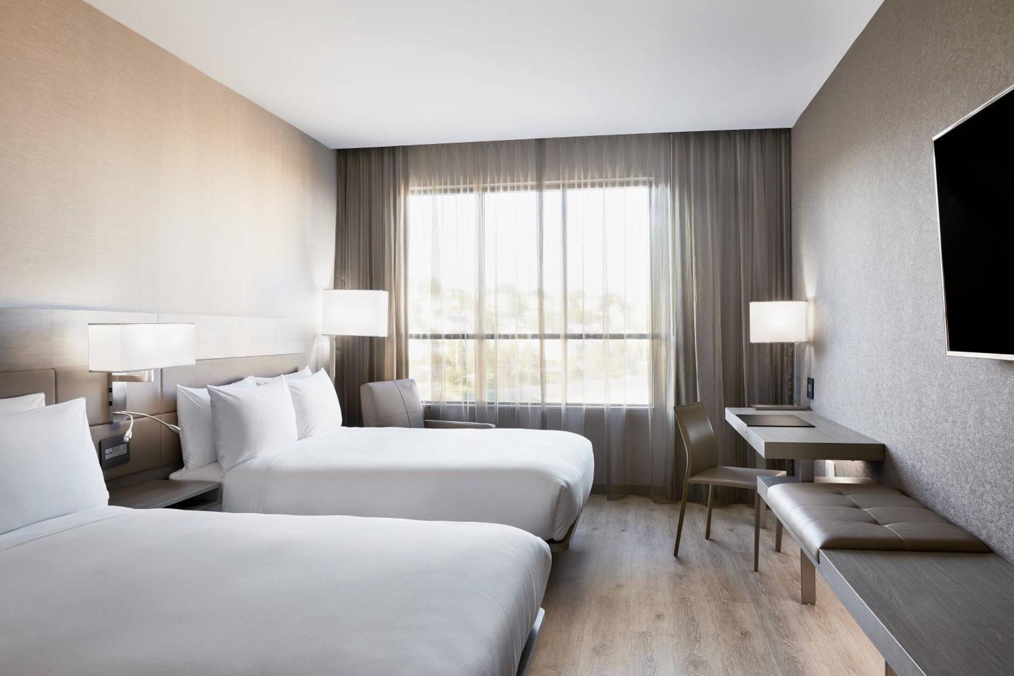 Queen Room City View Mobility or Hearing Accessible Roll Shower