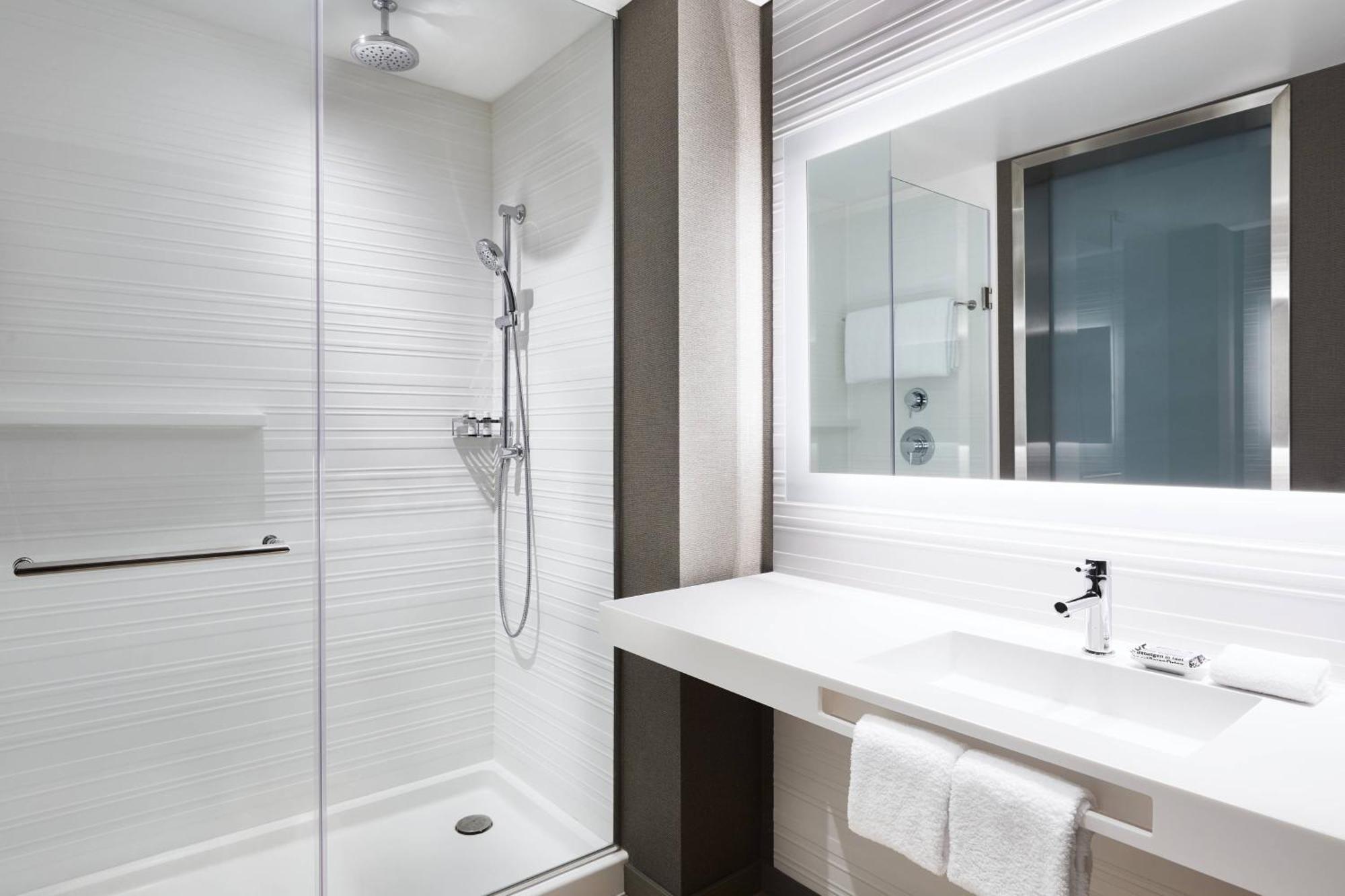 Queen Room City View Mobility or Hearing Accessible Roll Shower