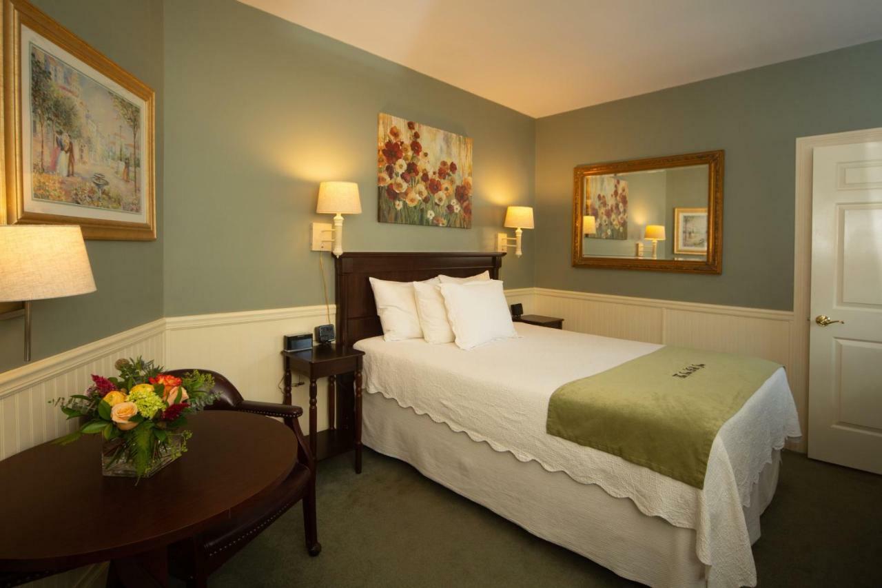 Queen Room Private Bathroom